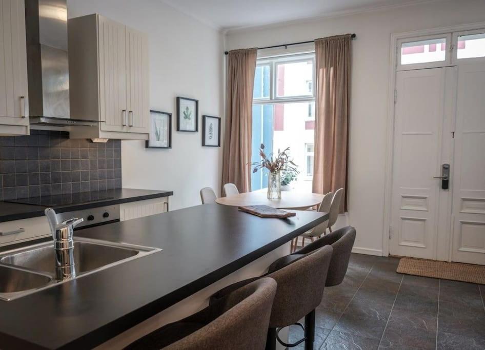 In The Heart Of Brosundet! Fully Equipped 3 Bed Room Ap Ålesund Εξωτερικό φωτογραφία